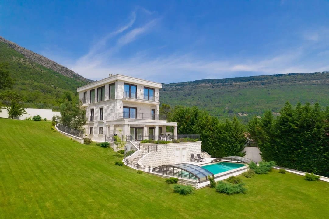 Image of Villa - 6 Bedrooms - 2 Bathrooms for Sale in Tivat-Mrcevac-Montenegro, Image 10